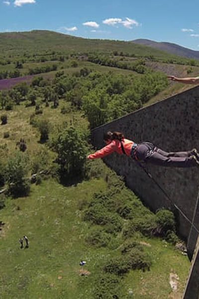 Seguridad 100% asegurada en el puenting en Madrid.